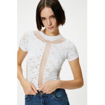 Tricou crop cu broderie