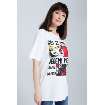 Tricou cu imprimeu grafic si decolteu la baza gatului