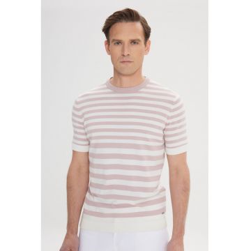 Tricou slim fit cu model in dungi