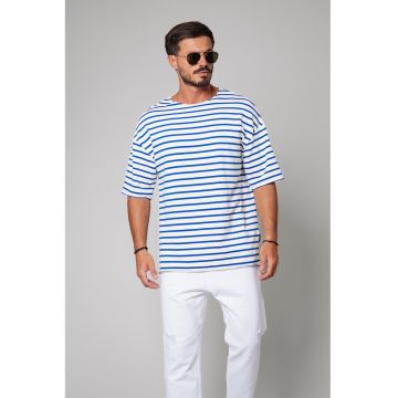 Tricou cu decolteu la baza gatului si model in dungi