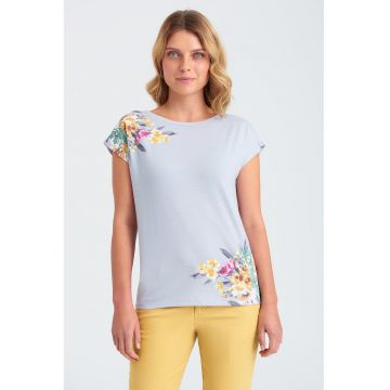 Tricou cu decolteu rotund si imprimeu floral