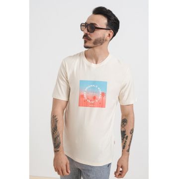 Tricou cu decolteu la baza gatului si imprimeu logo Raruba