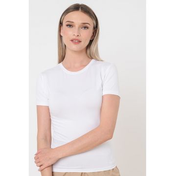 Tricou cu decolteu la baza gatului si model uni