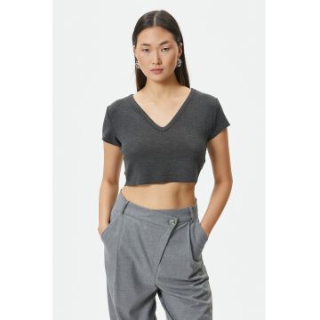 Tricou crop cu decolteu in V