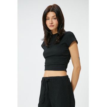 Tricou crop cu aspect texturat