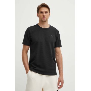 adidas Originals tricou barbati, culoarea negru, neted, IW5804