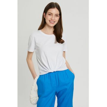 Tricou crop cu nod frontal