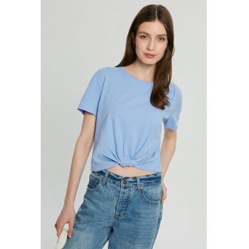 Tricou crop cu nod frontal