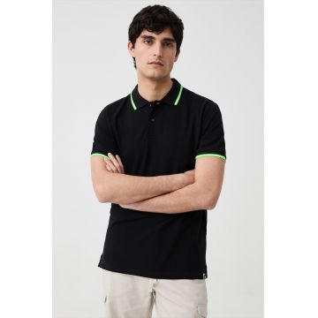 Tricou polo din material pique cu detalii fluorescente