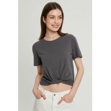 Tricou crop cu nod frontal