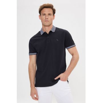 Tricou polo cu accente in dungi