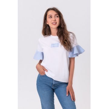 Tricou cu decolteu la baza gatului si maneci cu volane