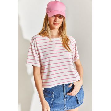 Tricou cu decolteu la baza gatului si model in dungi