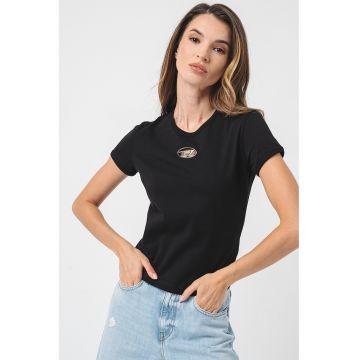 Tricou de bumbac cu decupaj cu logo metalic