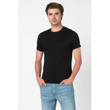 Tricou slim fit cu decolteu la baza gatului