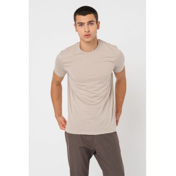 Tricou slim fit cu decolteu la baza gatului