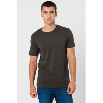 Tricou slim fit cu decolteu la baza gatului