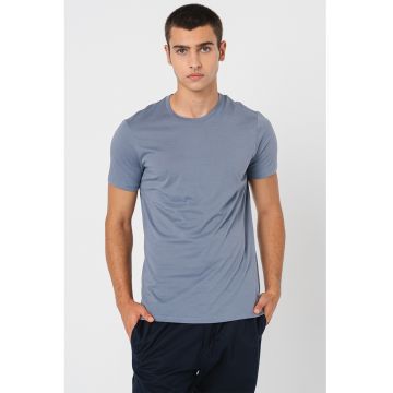 Tricou slim fit cu decolteu la baza gatului