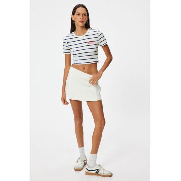 Tricou crop cu model in dungi