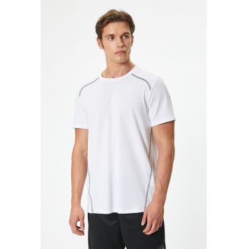 Tricou cu cusaturi contrastante