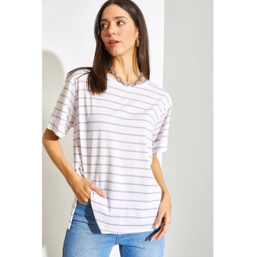 Tricou cu decolteu la baza gatului si model in dungi