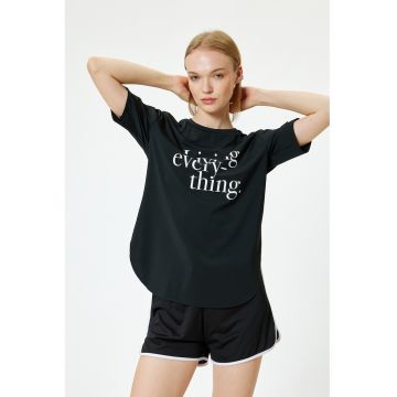 Tricou lejer cu imprimeu text