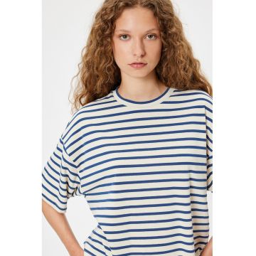 Tricou lejer cu model in dungi