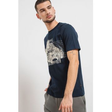 Tricou cu imprimeu grafic si decolteu la baza gatului