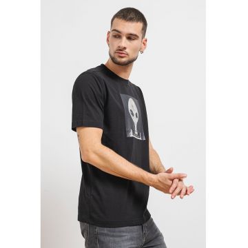 Tricou cu imprimeu grafic si decolteu la baza gatului