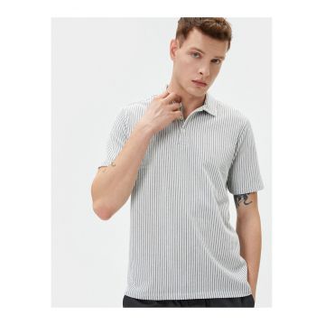 Tricou polo cu model in dungi