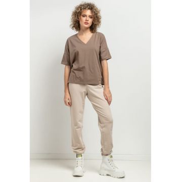 Tricou lejer cu decolteu in V T393 - maro cappuccino