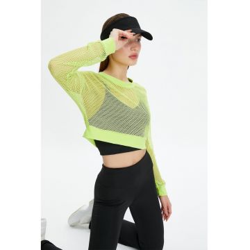 Tricou crop cu decolteu la baza gatului