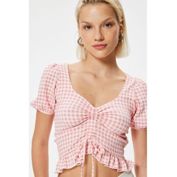 Tricou crop cu imprimeu cu model in carouri