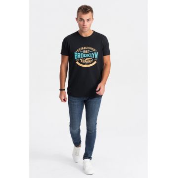 Tricou cu imprimeu si decolteu la baza gatului