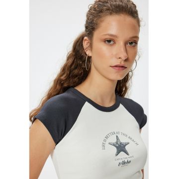 Tricou crop cu maneci raglan