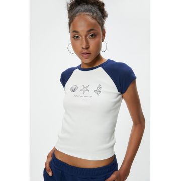 Tricou crop cu maneci raglan