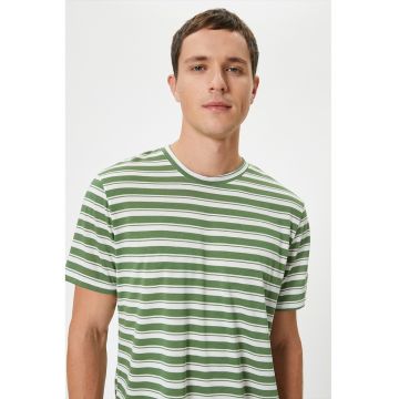 Tricou cu model in dungi