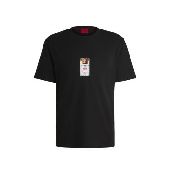 Tricou de bumbac cu decolteu la baza gatului si imprimeu grafic