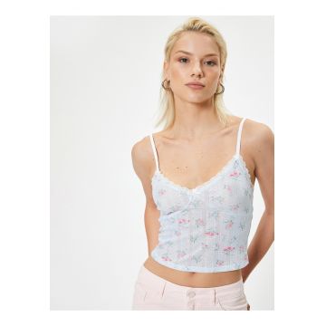 Top cu model floral si bretele ajustabile