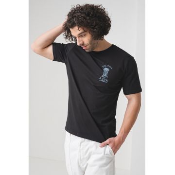 Tricou de bumbac cu logo pe piept si decolteu la baza gatului