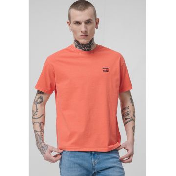 Tricou lejer cu decolteu la baza gatului