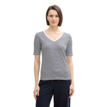 Tricou cu decolteu in V si model in dungi