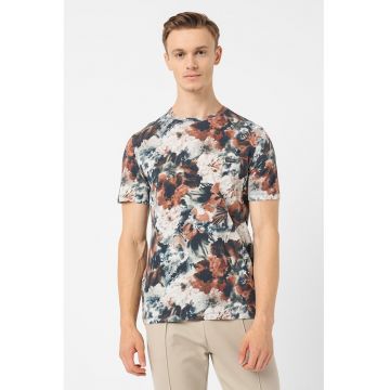 Tricou cu imprimeu abstract si decolteu la baza gatului