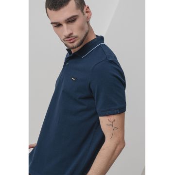 Tricou polo din amestec de bumbac organic cu logo discret