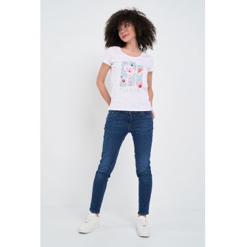 Tricou cu model floral si text