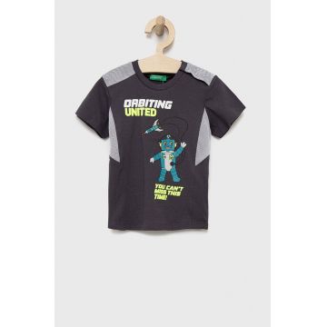 United Colors of Benetton tricou de bumbac pentru copii culoarea gri, cu imprimeu