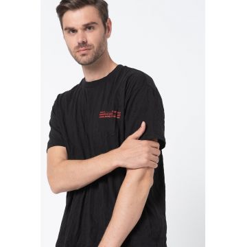 Tricou cu decolteu la baza gatului Alteration