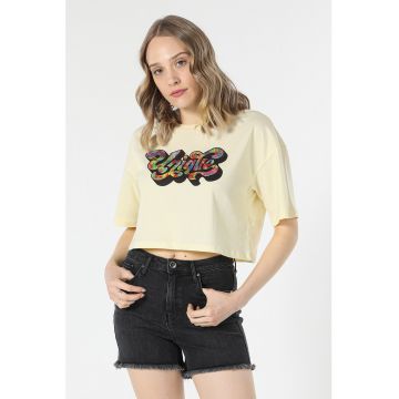 Tricou crop cu imprimeu text