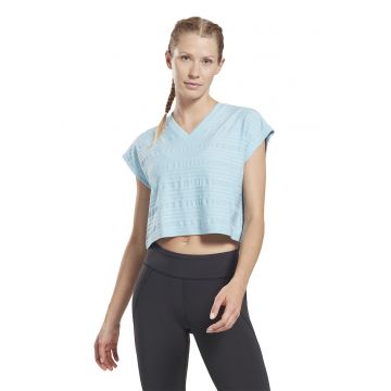 Tricou crop cu decolteu in V pentru antrenament