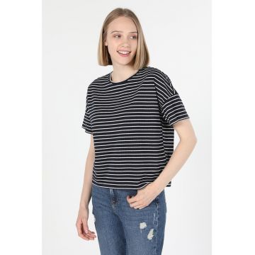 Tricou lejer cu model in dungi